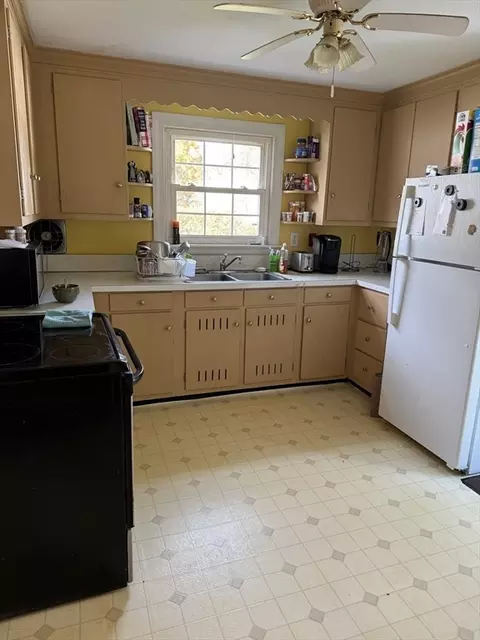 4 Benjamin Rd, Worcester, MA 01602 photo 5