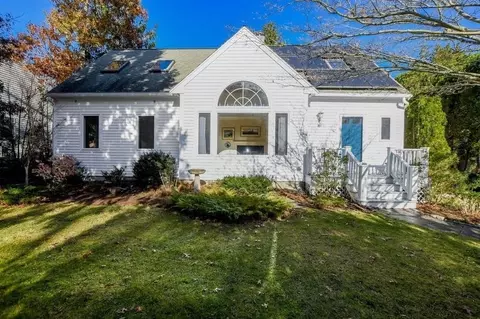 9 Cove St, Marion, MA 02738