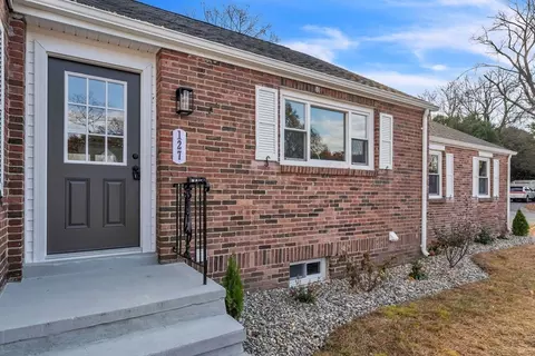 Exterior - 127 Abbott St, Springfield, MA 01118 photo 2 of 6