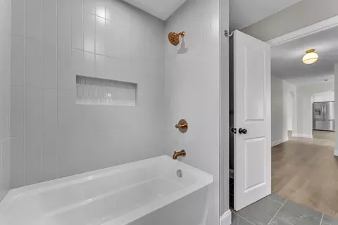 Bath - 127 Abbott St, Springfield, MA 01118 photo 2 of 5