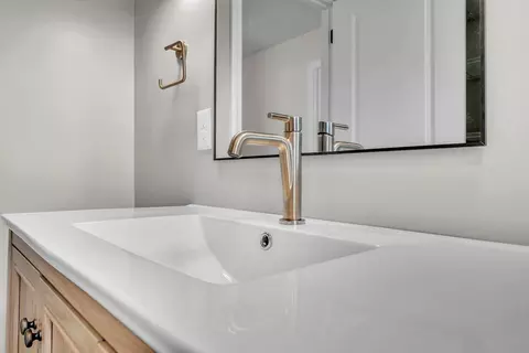 Bath - 127 Abbott St, Springfield, MA 01118 photo 4 of 5