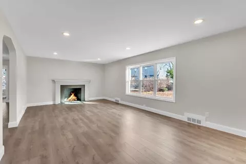 Living - 127 Abbott St, Springfield, MA 01118 photo 1 of 6