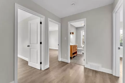 Entry Way - 127 Abbott St, Springfield, MA 01118 photo 4 of 5