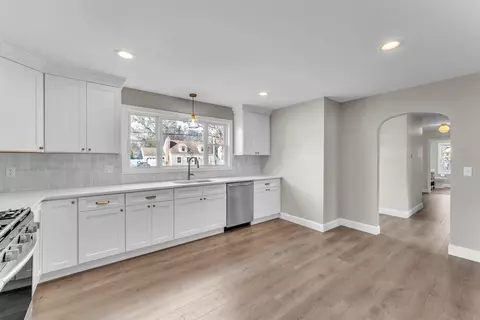 Entry Way - 127 Abbott St, Springfield, MA 01118 photo 3 of 5
