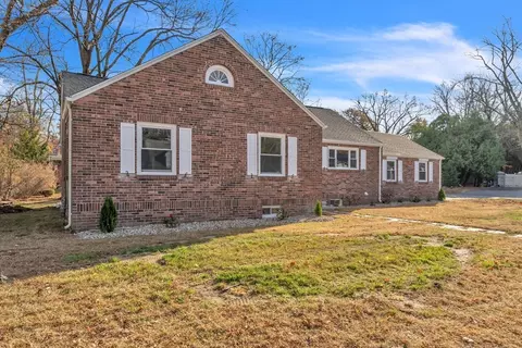 Exterior - 127 Abbott St, Springfield, MA 01118 photo 5 of 6