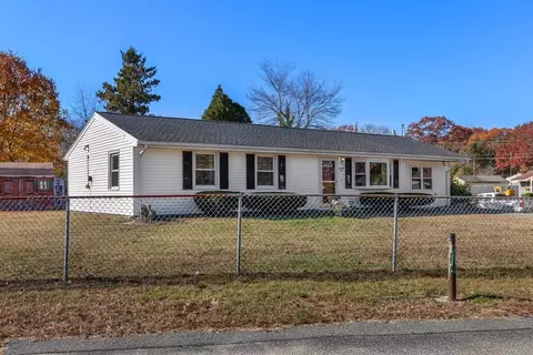76 Forge Dr, Taunton, MA 02780