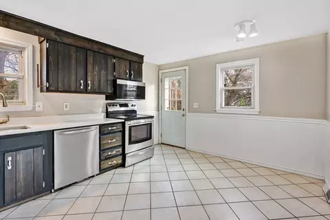95 Bairdcrest Rd, Springfield, MA 01118 photo 4