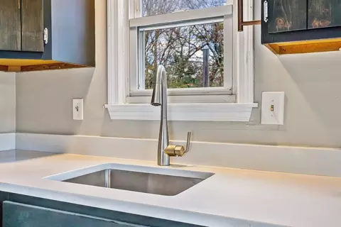 95 Bairdcrest Rd, Springfield, MA 01118 photo 3