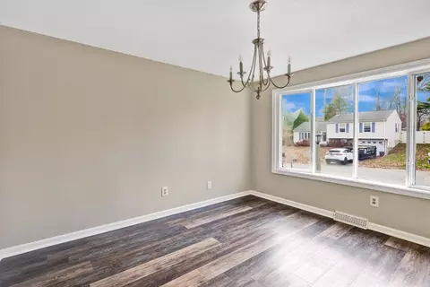 95 Bairdcrest Rd, Springfield, MA 01118 photo 6