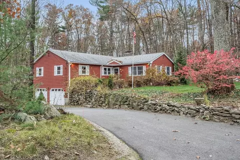 88 Chestnut Rd, Tyngsborough, MA 01879