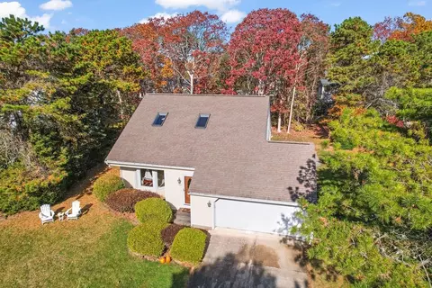 88 Pheasant Ln, Falmouth, MA 02536