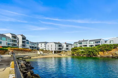55 Brackett Pl #D, Marblehead, MA 01945