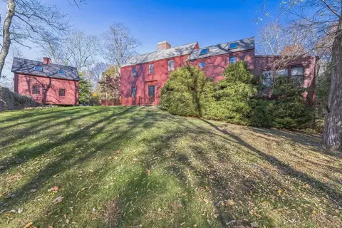 999 Hortonville Rd, Swansea, MA 02777