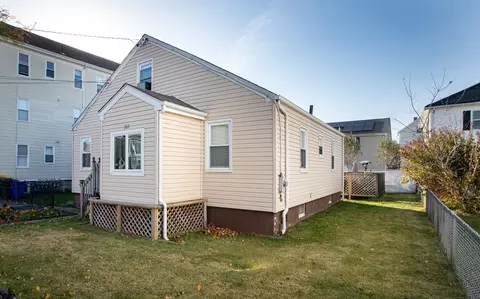 267 Montaup St, Fall River, MA 02724 photo 2