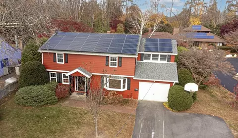 18 Pilgrim Dr, Northampton, MA 01060