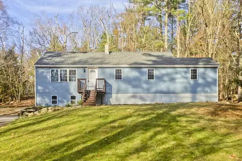 51 Chestnut St, Douglas, MA 01516