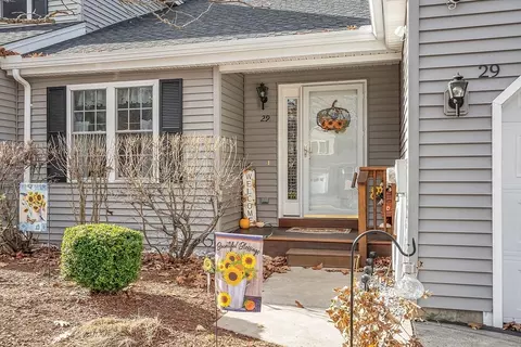29 Bridle Cross Rd #28, Fitchburg, MA 01420