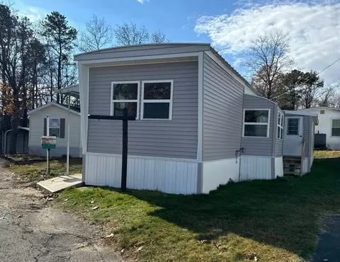 52 Lark Dr, Chicopee, MA 01020 photo 2