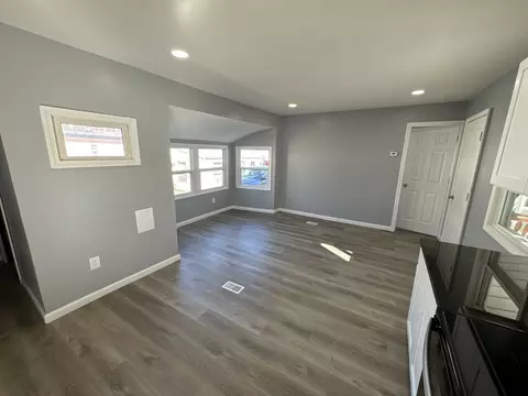 52 Lark Dr, Chicopee, MA 01020 photo 3