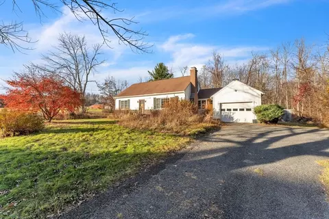 3 Searle Rd, Huntington, MA 01050