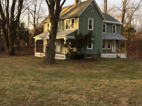 17-19 Silver Pl, Greenfield, MA 01301