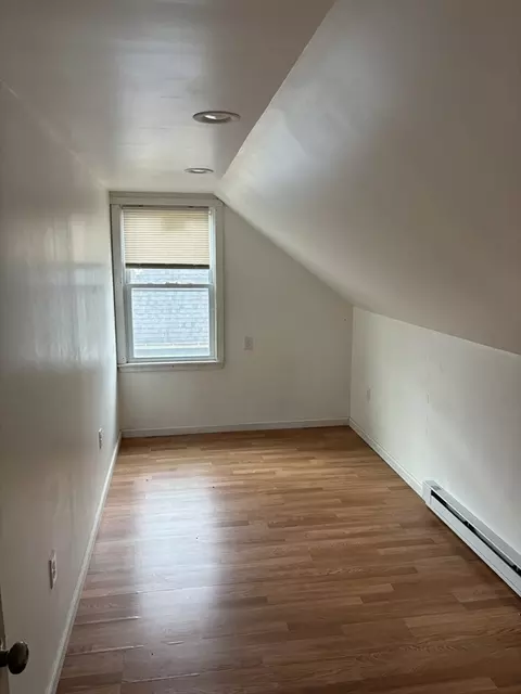Bedroom - 40 Norfolk St, Springfield, MA 01109 photo 3 of 4