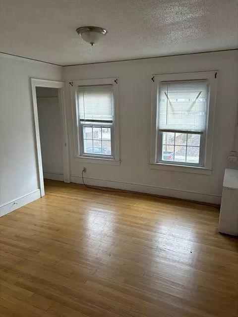 Bedroom - 40 Norfolk St, Springfield, MA 01109 photo 2 of 4