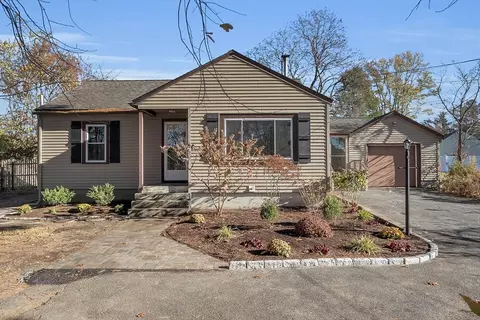 80 Upton Rd, Westborough, MA 01581