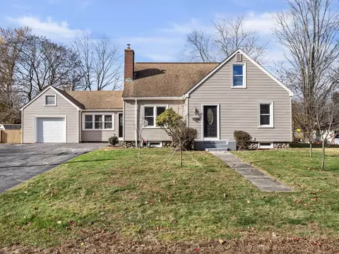 16 Oakes St, Millbury, MA 01527