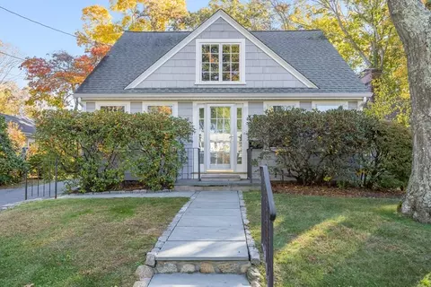 69 Hamlin Ave, Falmouth, MA 02540