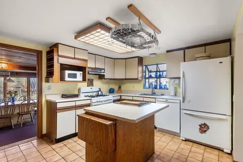 Kitchen - 25 Crooked River Rd, Wareham, MA 02571 photo 4 of 4