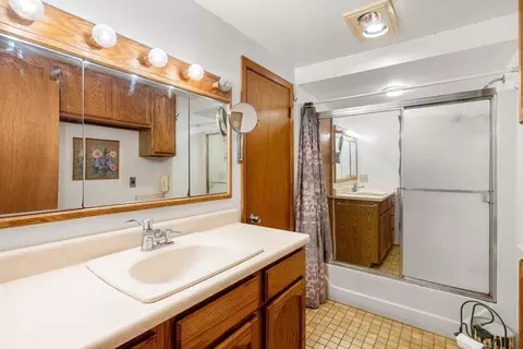 Bath - 25 Crooked River Rd, Wareham, MA 02571 photo 1 of 4