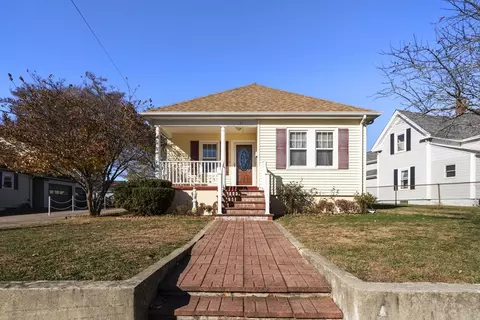 35 Arlington St, Franklin, MA 02038