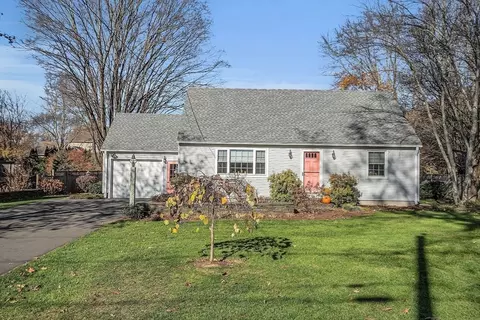 25 Mountain Rd, Deerfield, MA 01373