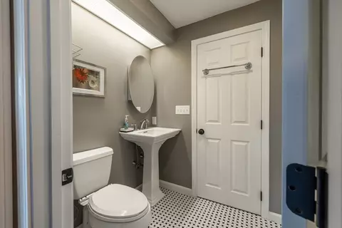 33 Fourth St, Worcester, MA 01602 photo 11