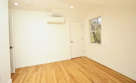 Bedroom - 2 Thaxter Rd, Newton, MA 02460 photo 6 of 10