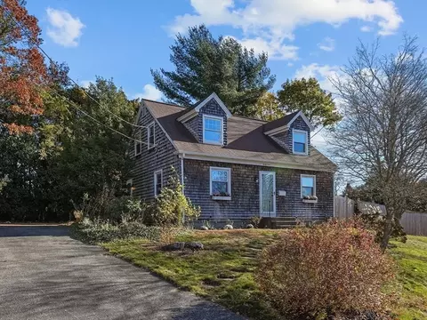 34 Seward Ave, Somerset, MA 02726