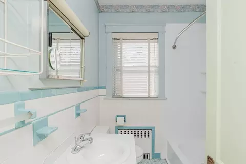 Bath - 395 Goodwin St, Fall River, MA 02724 photo 1 of 1