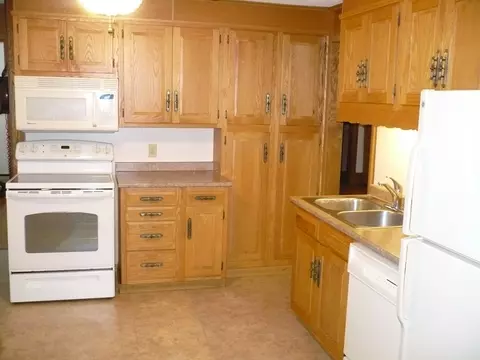 54 Ames Ave, Chicopee, MA 01013 photo 3