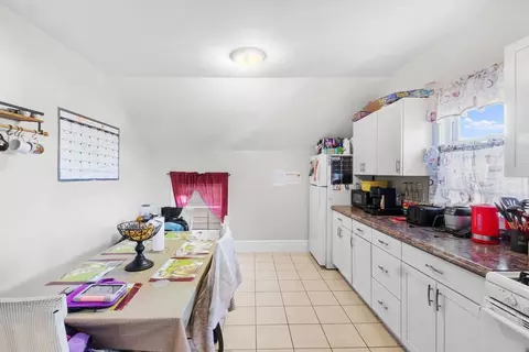 682 Eastern Ave, Fall River, MA 02723 photo 16