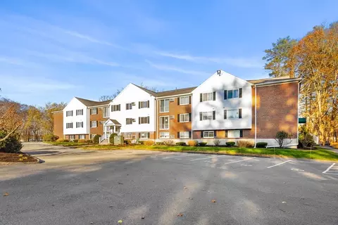 25 Clarks Rd #208, Amesbury, MA 01913