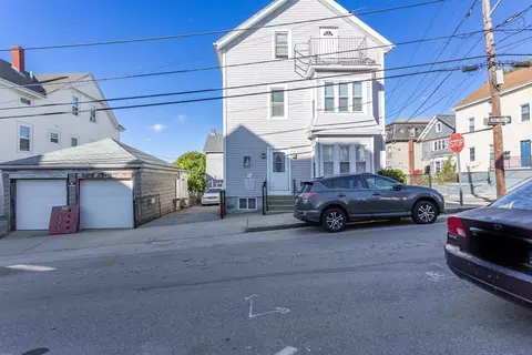 474 William St, Fall River, MA 02721 photo 2