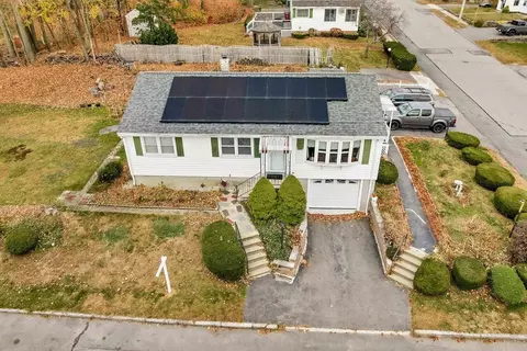 36 6th Ave, Lowell, MA 01854