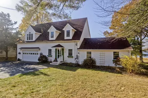 62 Riverside Dr, Berkley, MA 02779 photo 2