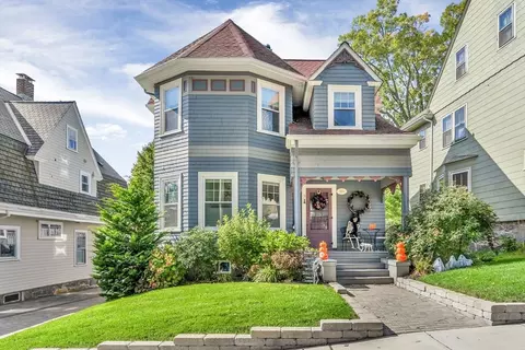3 Waldorf St, Dorchester Center, MA 02124