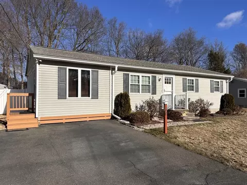 36 Sunbrier Rd, Springfield, MA 01129 photo 3