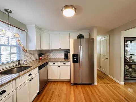 36 Sunbrier Rd, Springfield, MA 01129 photo 5