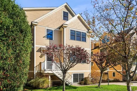 28 Meadowbrook #28, Chestnut Hill, MA 02467
