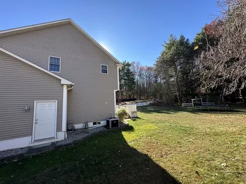 329 Forest Hill Rd, Springfield, MA 01128 photo 9