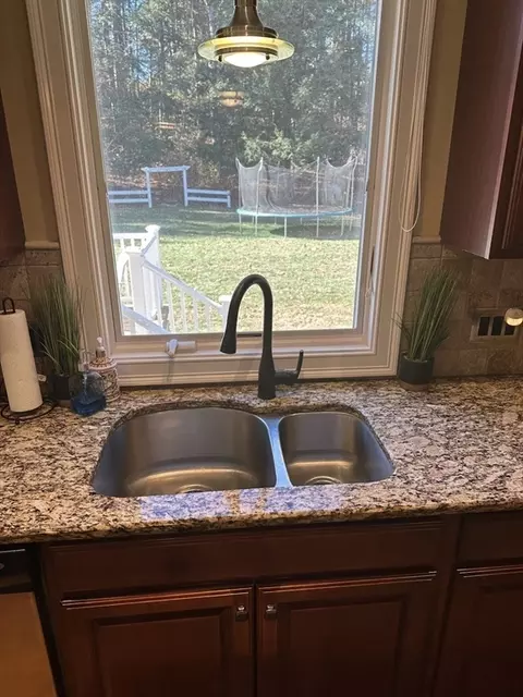 329 Forest Hill Rd, Springfield, MA 01128 photo 15